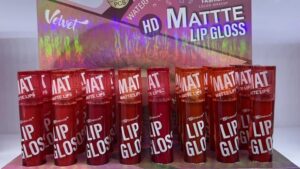 LIP GLOSS